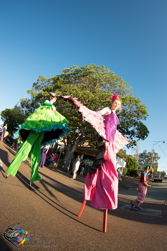 2015Zig Zag Festival Parade stiltwalkers and clowns