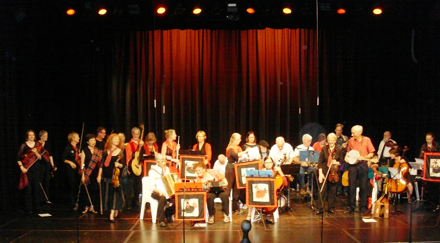 Kanyana 2013 Finale Chooks with the Fiddlers